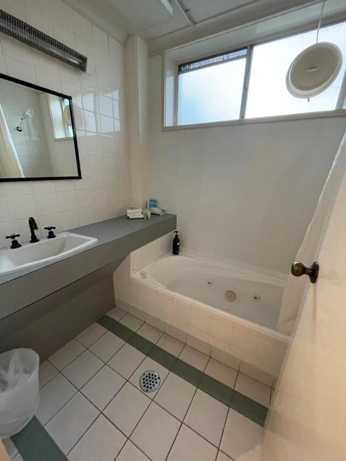 לונסטון Parklane Motel מראה חיצוני תמונה