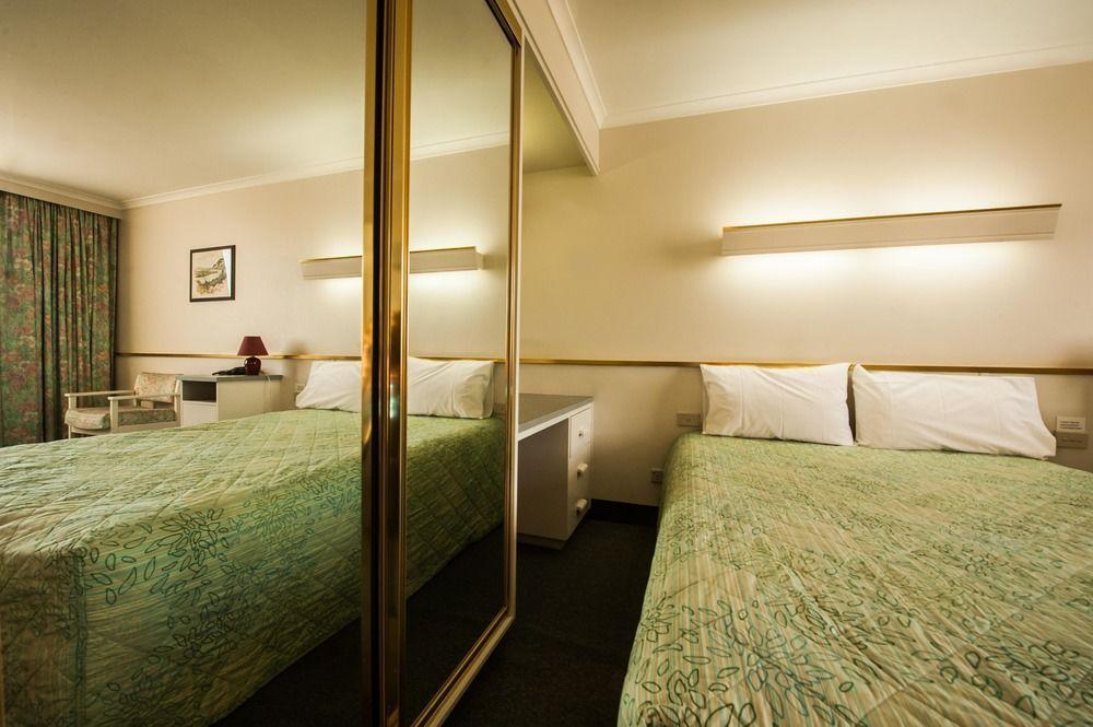 לונסטון Parklane Motel מראה חיצוני תמונה